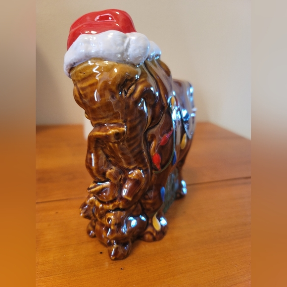 DISNEY- Trader Sam’s Grog Grotto- Holiday Elephant – 1st Edition - EXCLUSIVE !! - Picture 2 of 15